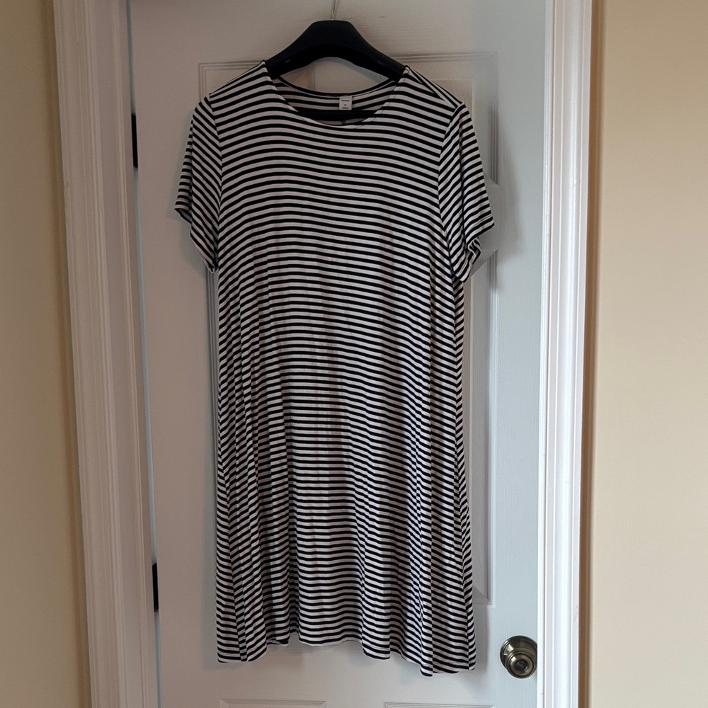 Old Navy Black and White Striped Dress